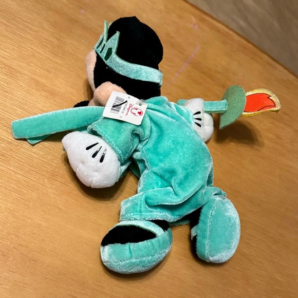 Disney Minnie Mouse Lady Liberty Statue Plush 9” Used w/ Tag - Picture 8 of 11